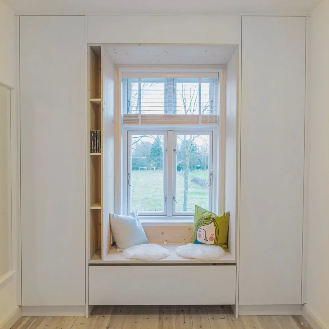Maßgefertigte Stauraumlösungen für Wohnzimmer & Flure